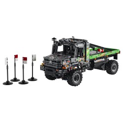 LEGO Camion fuoristrada 4x4 Mercedes-Benz Zetros controllato da app